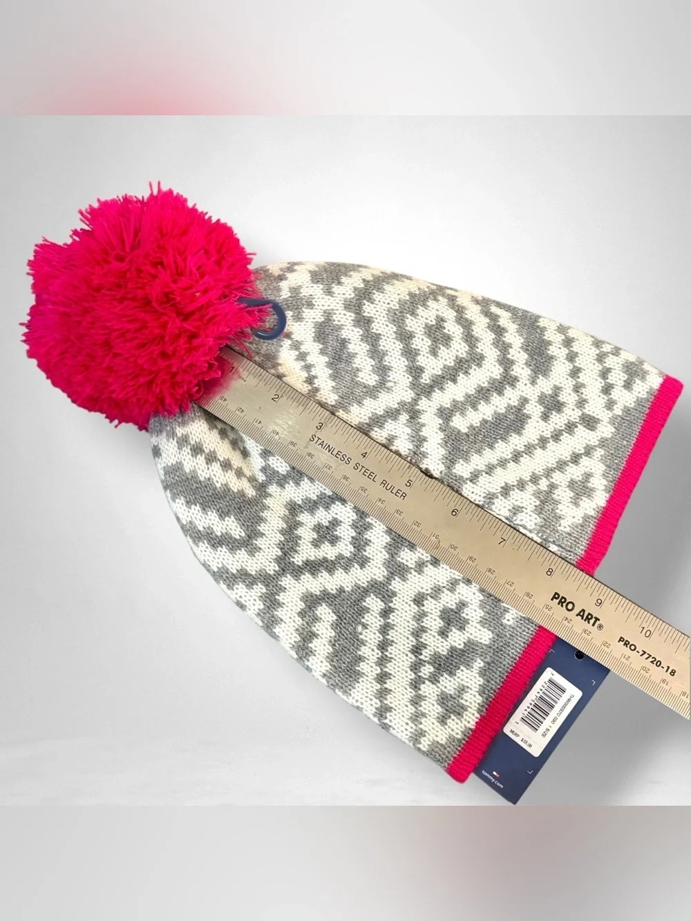 NWT Tommy Hilfiger Grey And White Beanie W/ Pompom Outdoors Women’s One Size